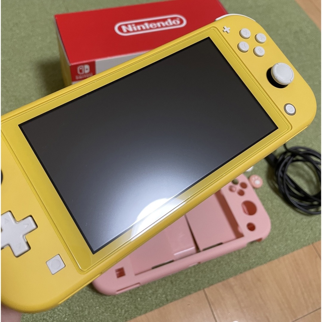 Nintendo Switch(ニンテンドースイッチ)の美品 任天堂 Switchライト 本体 箱付き エンタメ/ホビーのゲームソフト/ゲーム機本体(家庭用ゲーム機本体)の商品写真