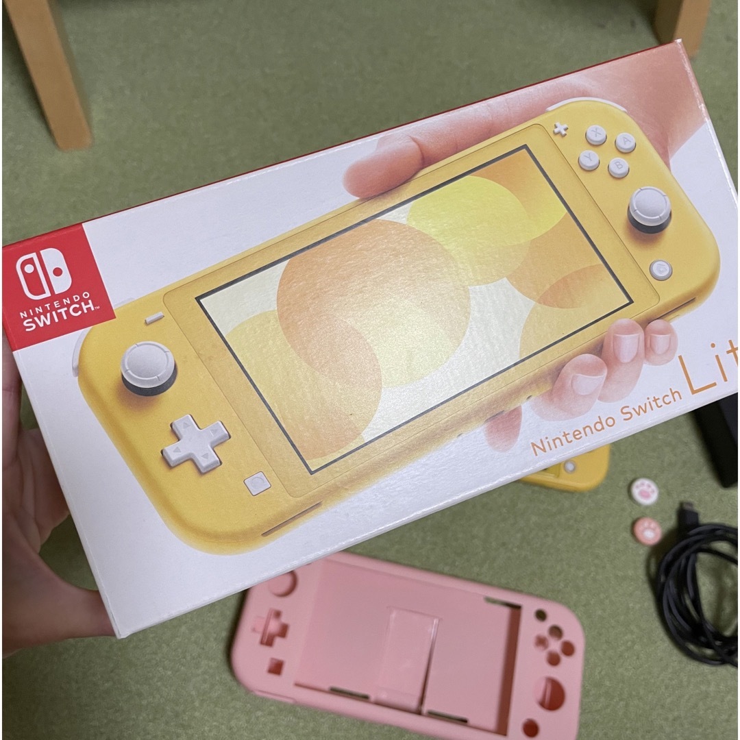 Nintendo Switch(ニンテンドースイッチ)の美品 任天堂 Switchライト 本体 箱付き エンタメ/ホビーのゲームソフト/ゲーム機本体(家庭用ゲーム機本体)の商品写真