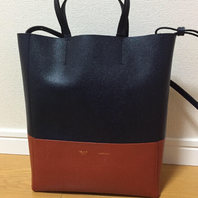 celine(セリーヌ)の美品♡celine スモールカバ レディースのバッグ(ハンドバッグ)の商品写真