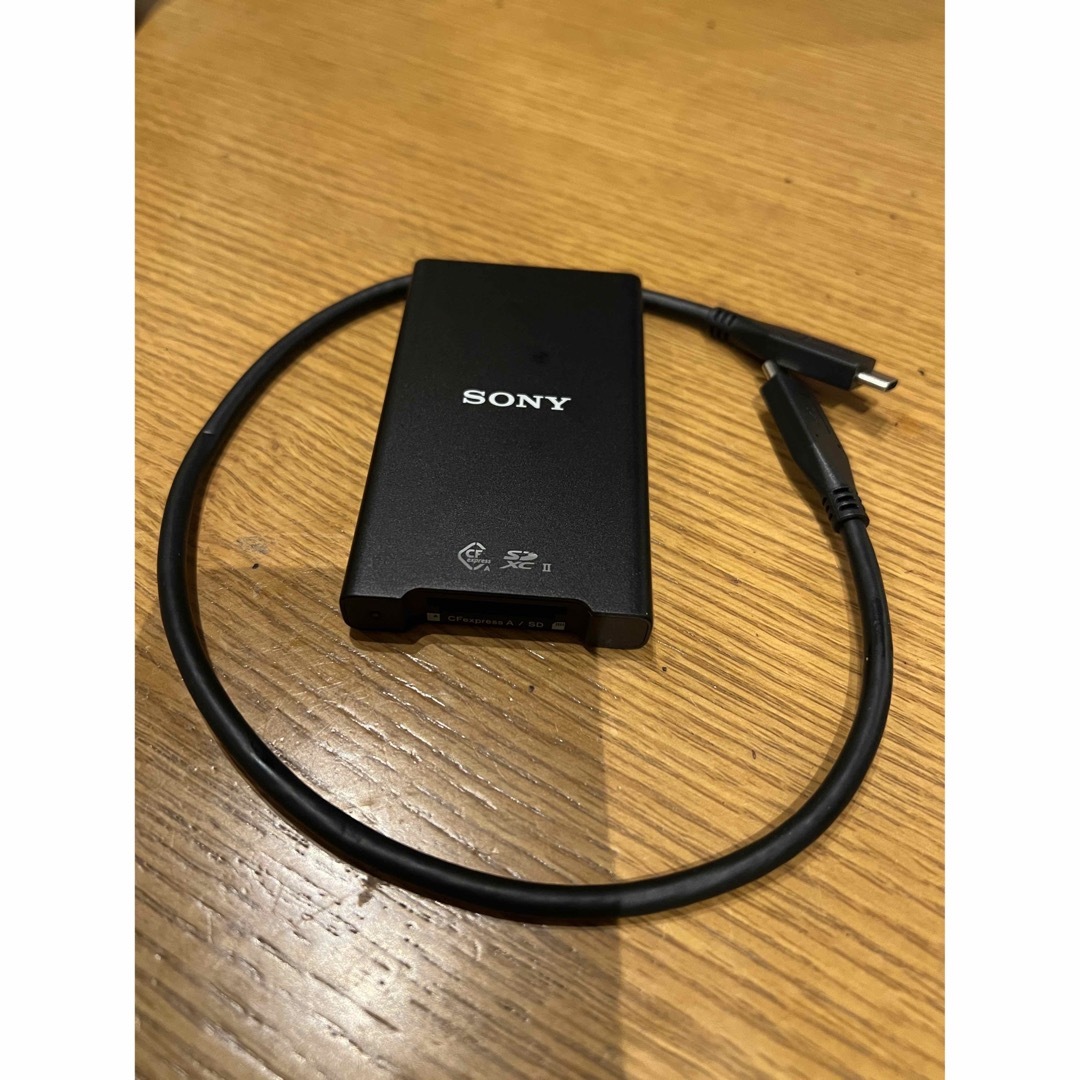 SONY(ソニー)のソニー CFexpress Type A SDメモリーカード対応 カードリーダー スマホ/家電/カメラのカメラ(その他)の商品写真