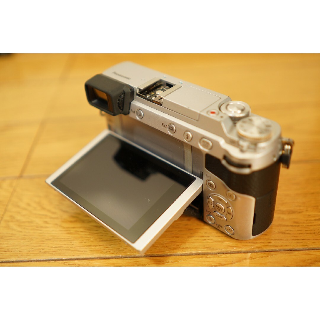 Panasonic(パナソニック)のPanasonic GX7MK2 & LEICA 15mm F1.7　シルバー スマホ/家電/カメラのカメラ(ミラーレス一眼)の商品写真