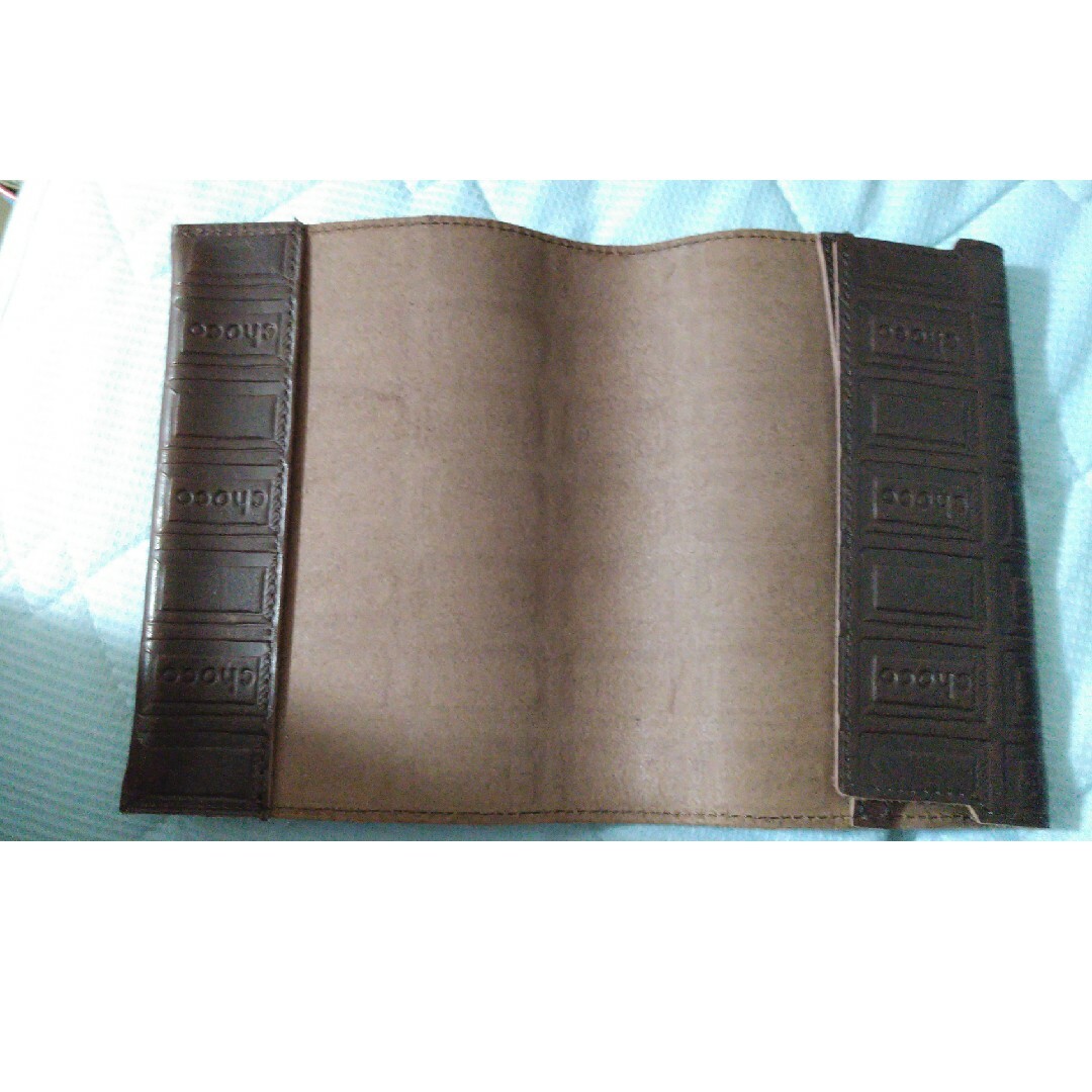 フェリシモ本革チョコレート型押ブックカバー ハンドメイドの文具/ステーショナリー(ブックカバー)の商品写真