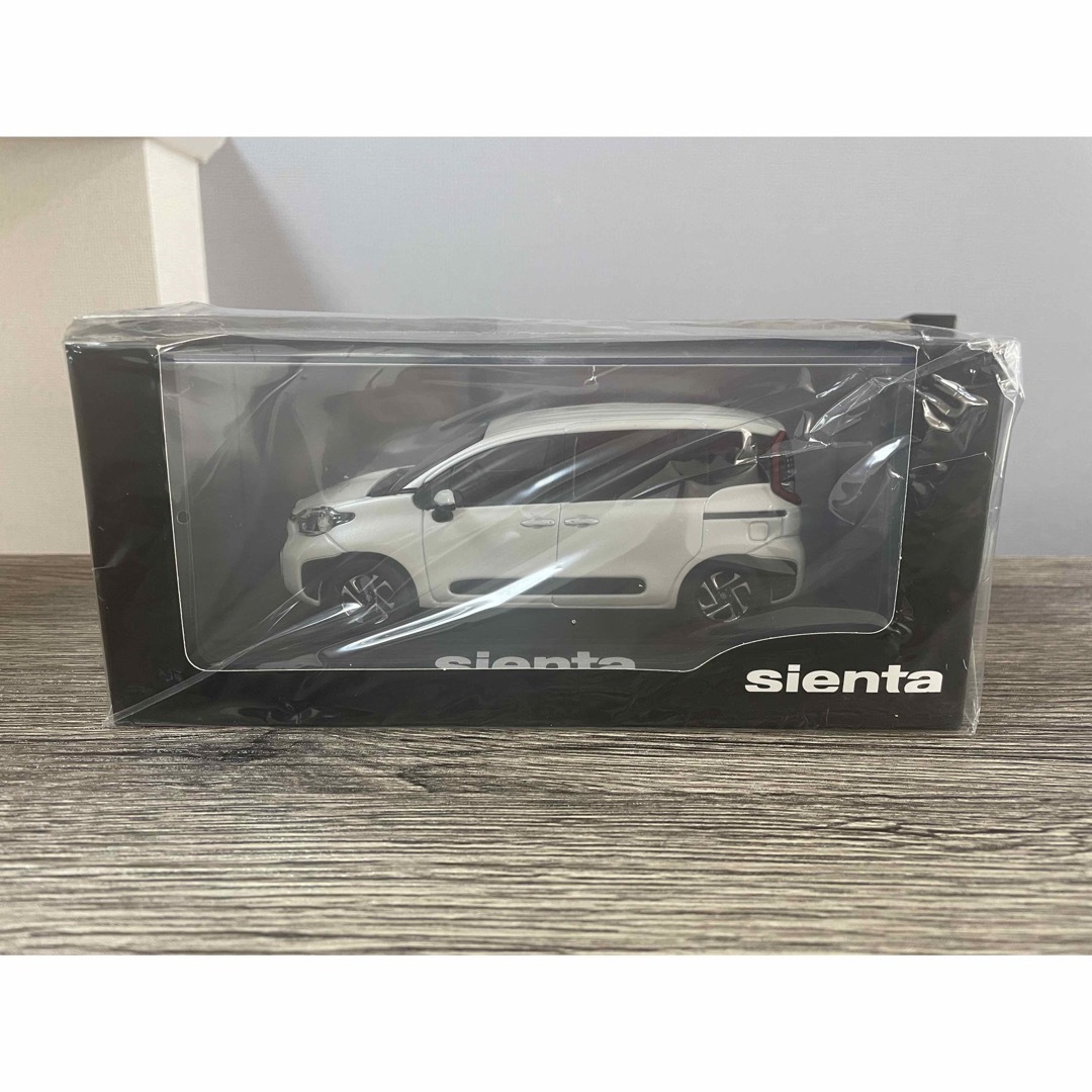 新型SIENTA ミニカー 1/30スケール(非売品) エンタメ/ホビーのおもちゃ/ぬいぐるみ(ミニカー)の商品写真