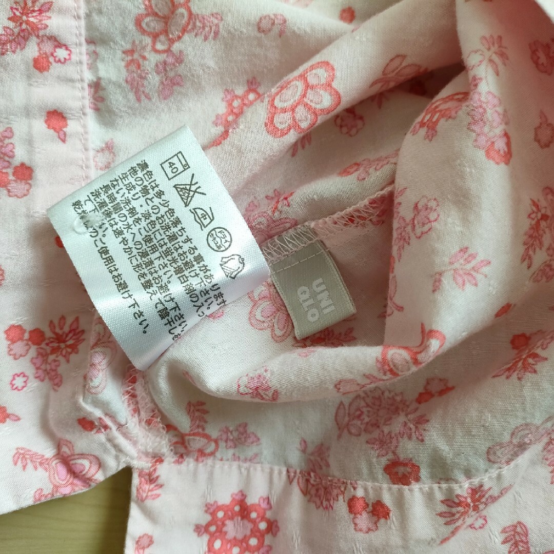 UNIQLO(ユニクロ)の【110】花柄ピンクシャツ キッズ/ベビー/マタニティのキッズ服女の子用(90cm~)(Tシャツ/カットソー)の商品写真