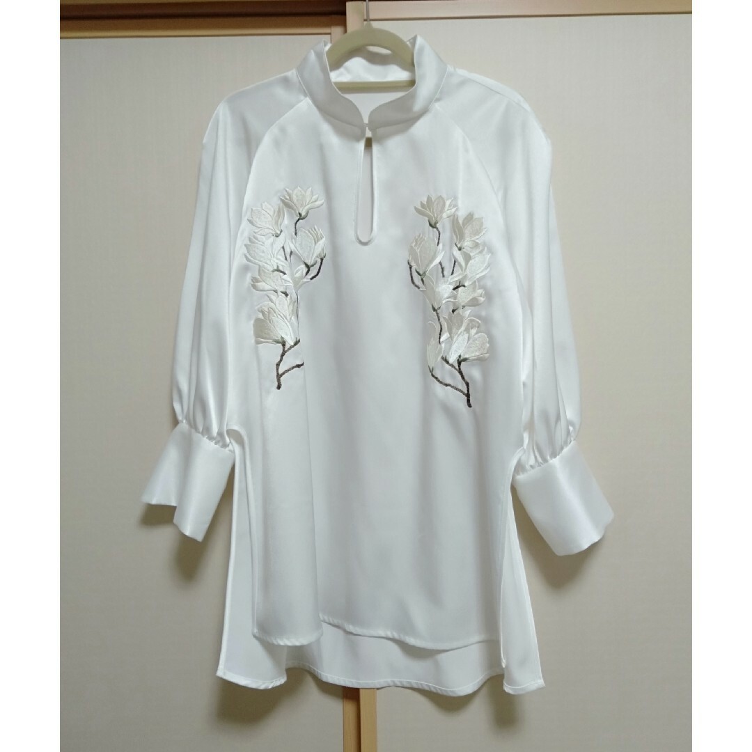 iCONOLOGY 花を着るブラウス白木蓮 トップス iCONOLOGY 花を着るブラウス白木蓮 トップス