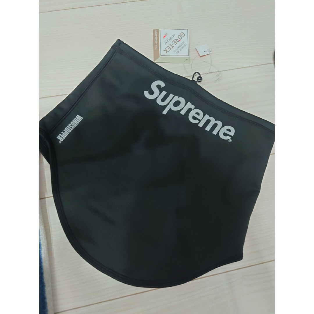 Supreme WINDSTOPPER Neck Gaiter black