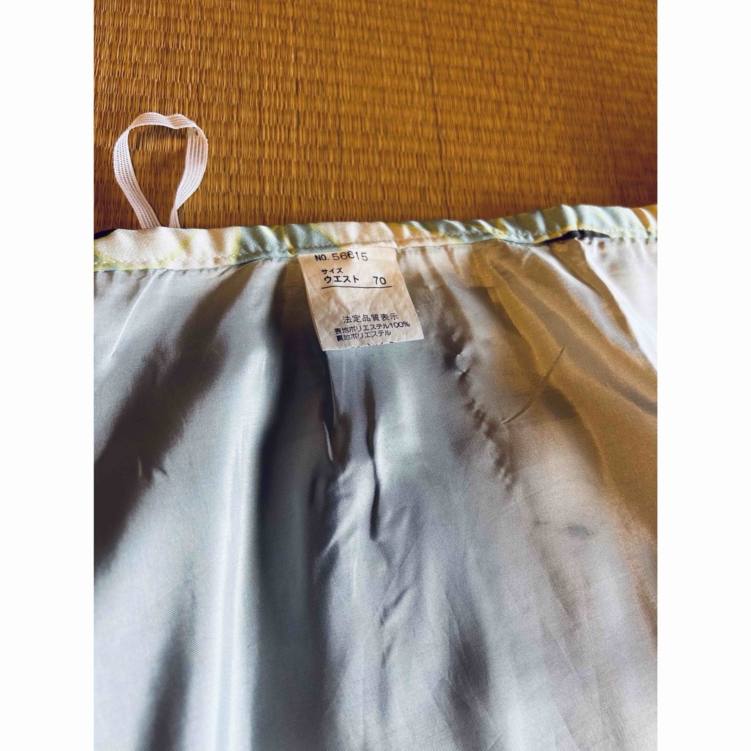 大きめ花柄　薄い上質スカート 生地スルスル⭐︎    オシャレでエレガント　美品 レディースのスカート(ひざ丈スカート)の商品写真