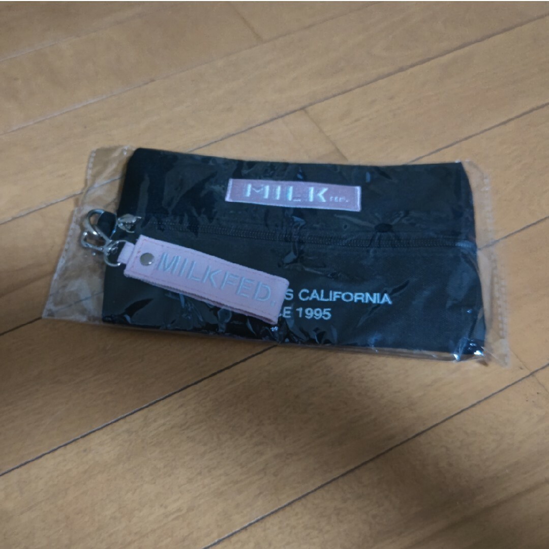 MILKFED.(ミルクフェド)のMILKFED. BASIC FLAT POUCH レディースのファッション小物(ポーチ)の商品写真