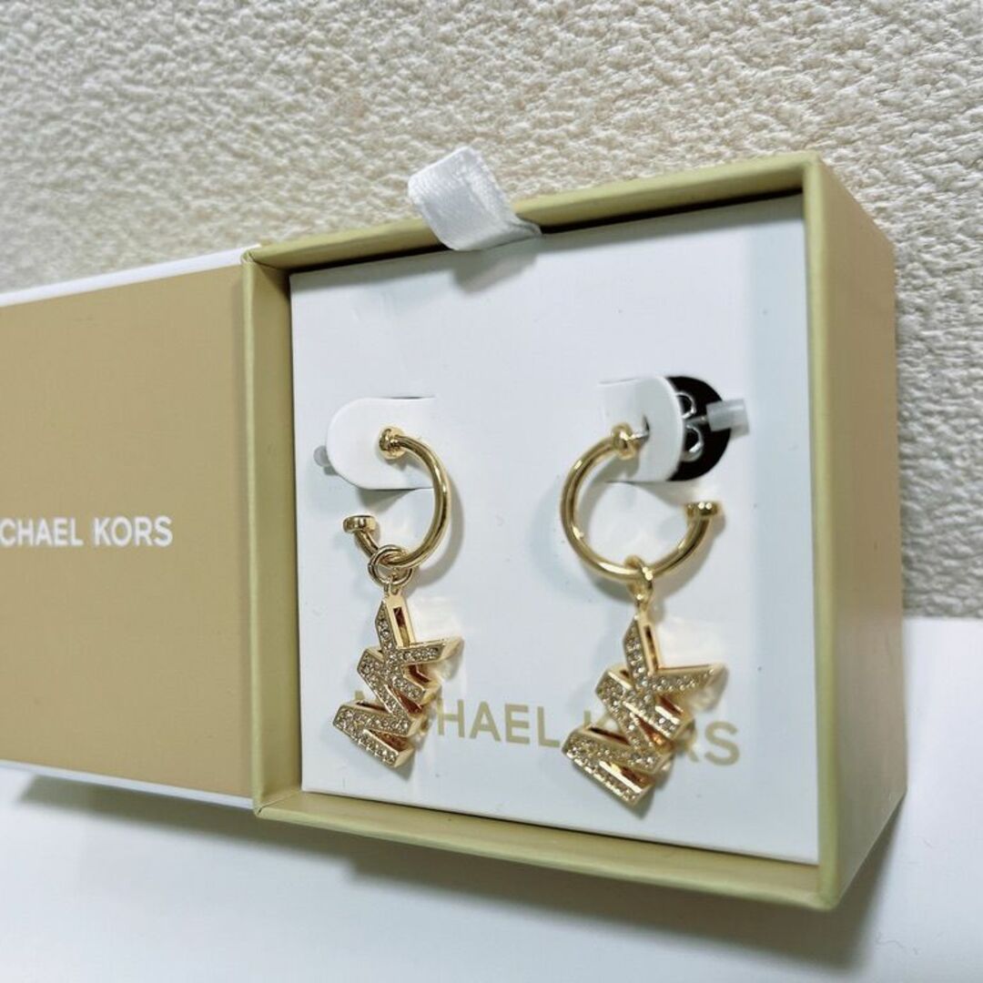 Michael Kors(マイケルコース)の【新品未使用】MICHAEL KORS マイケルコース MKロゴ ピアス レディースのアクセサリー(ピアス)の商品写真