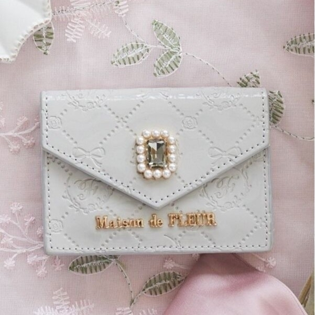 Maison de FLEUR(メゾンドフルール)のMaison de FLEUR エナメルモノグラムカードケース グレー レディースのファッション小物(パスケース/IDカードホルダー)の商品写真