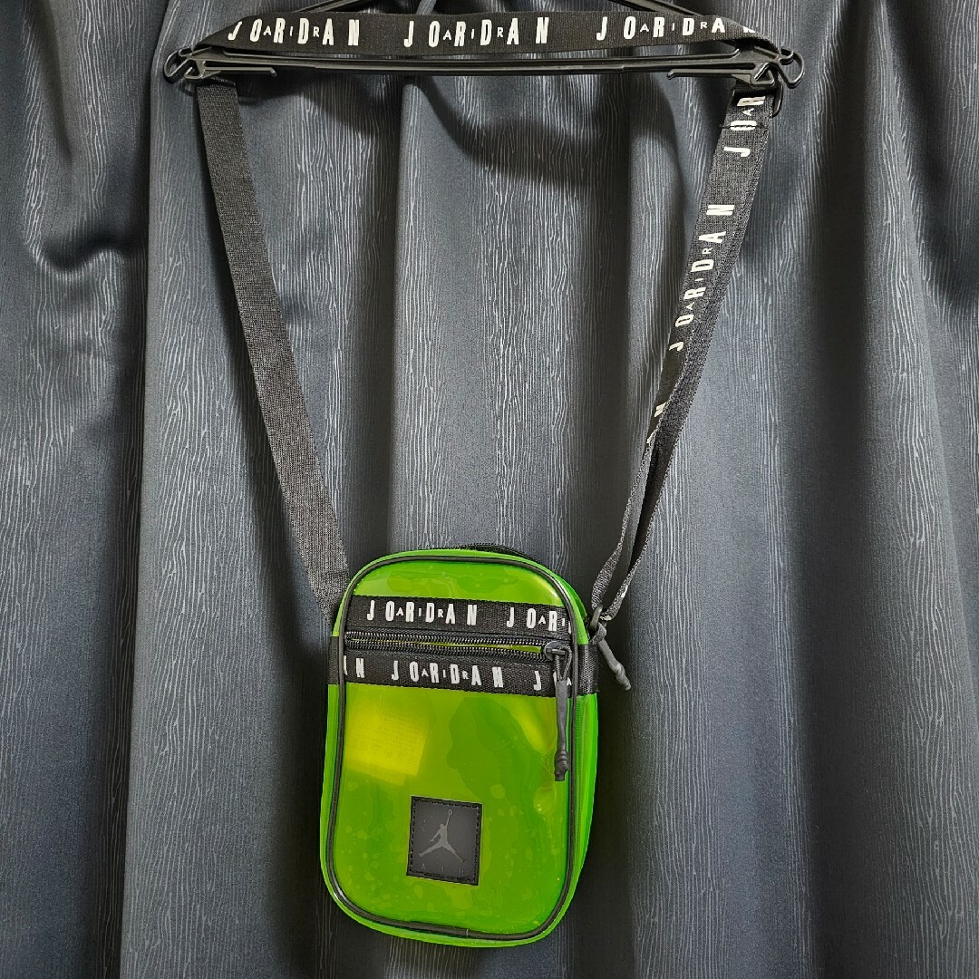 Jordan Brand（NIKE）(ジョーダン)のNIKEショルダーバッグ レディースのバッグ(ショルダーバッグ)の商品写真