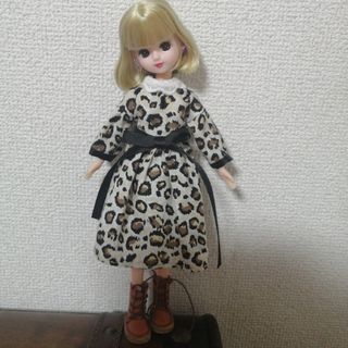 タカラトミー(Takara Tomy)のリカちゃんドール服　アウトフィット長袖ヒョウ柄ワンピ(キャラクターグッズ)