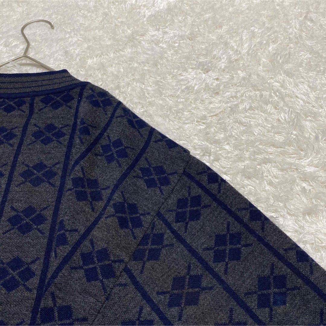 Yves Saint Laurent(イヴサンローラン)の柄ニット　総柄　セーター　サンローラン　オシャレ　デザイン　古着　ダークカラー メンズのトップス(ニット/セーター)の商品写真