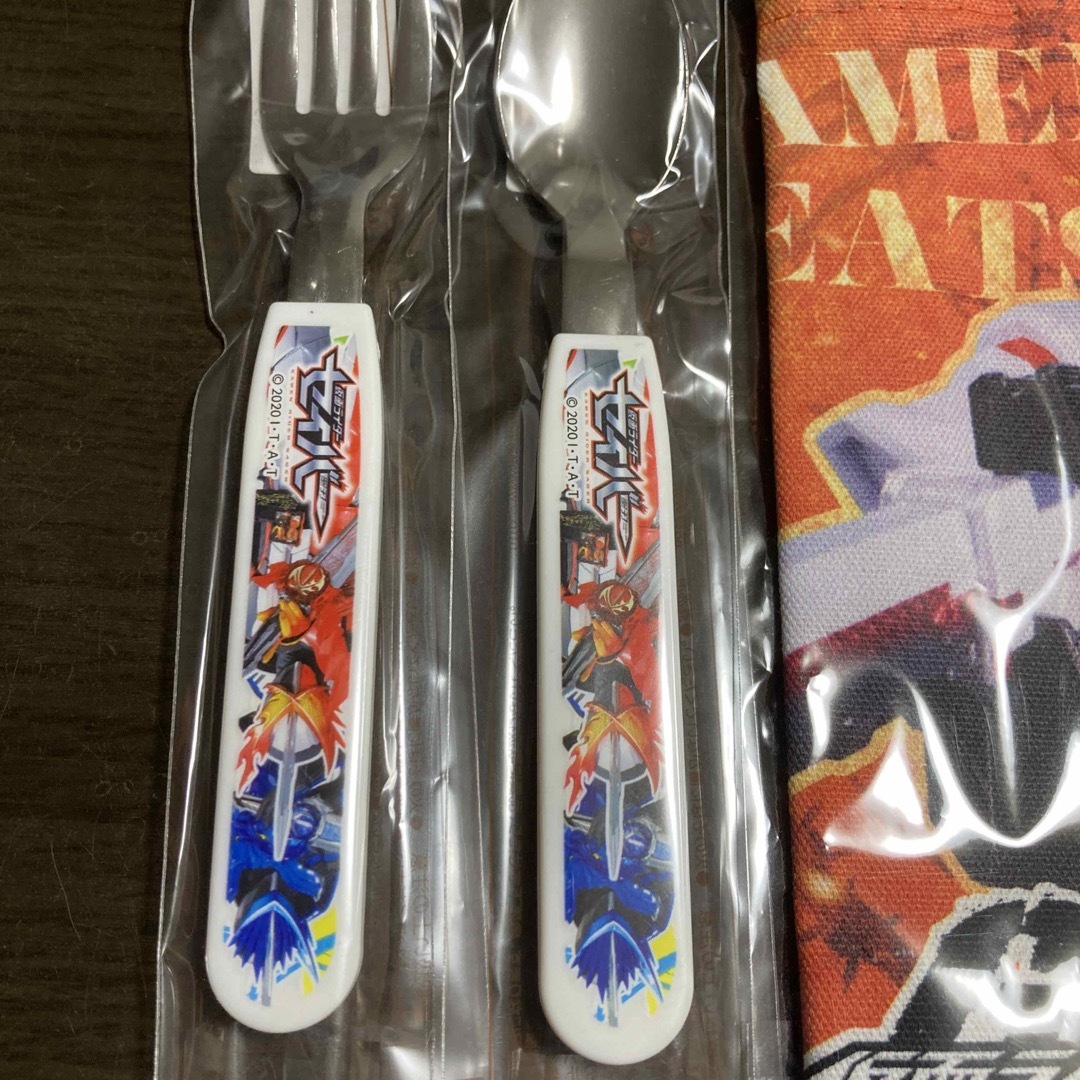 仮面ライダー、セイバーフォーク、スプーン キッズ/ベビー/マタニティの授乳/お食事用品(スプーン/フォーク)の商品写真