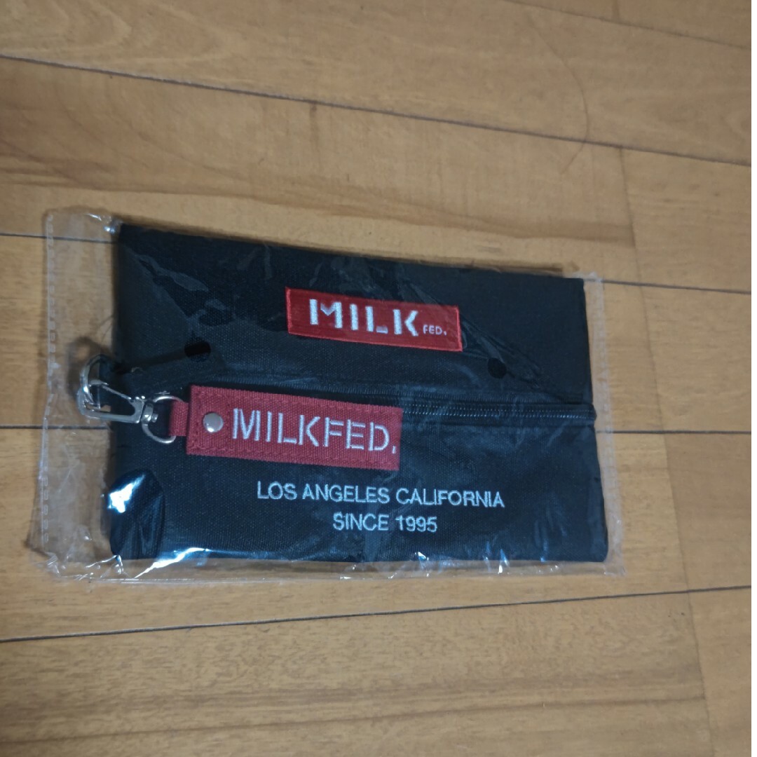 MILKFED.(ミルクフェド)のMILKFED. BASIC FLAT POUCH レディースのファッション小物(ポーチ)の商品写真