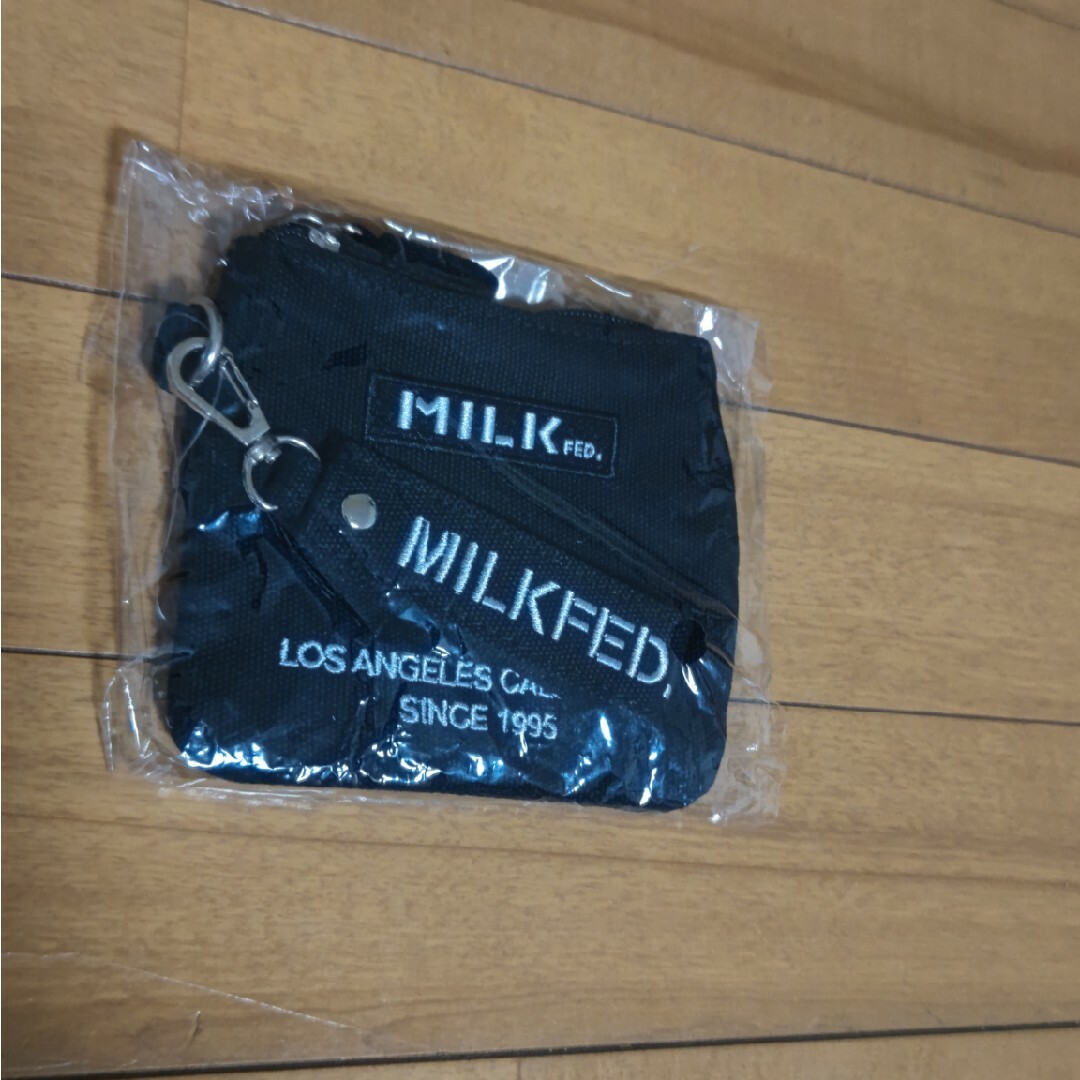 MILKFED.(ミルクフェド)のMILKFED.　EMBROID BAR MINI POUCH レディースのファッション小物(ポーチ)の商品写真