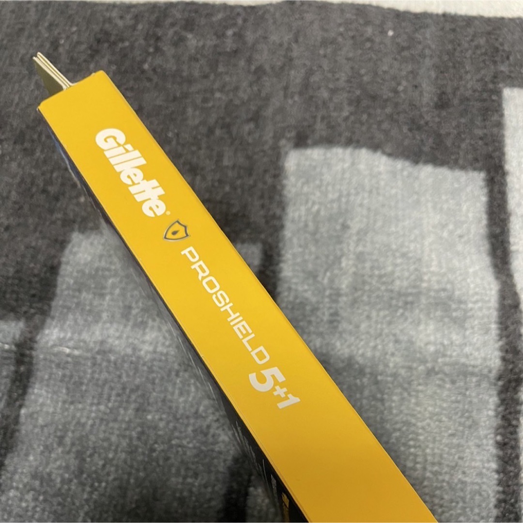 Gillette(ジレット)の新品Gillette プロシールド カミソリ 本体 コ替刃 6コ付 コスメ/美容のシェービング(カミソリ)の商品写真