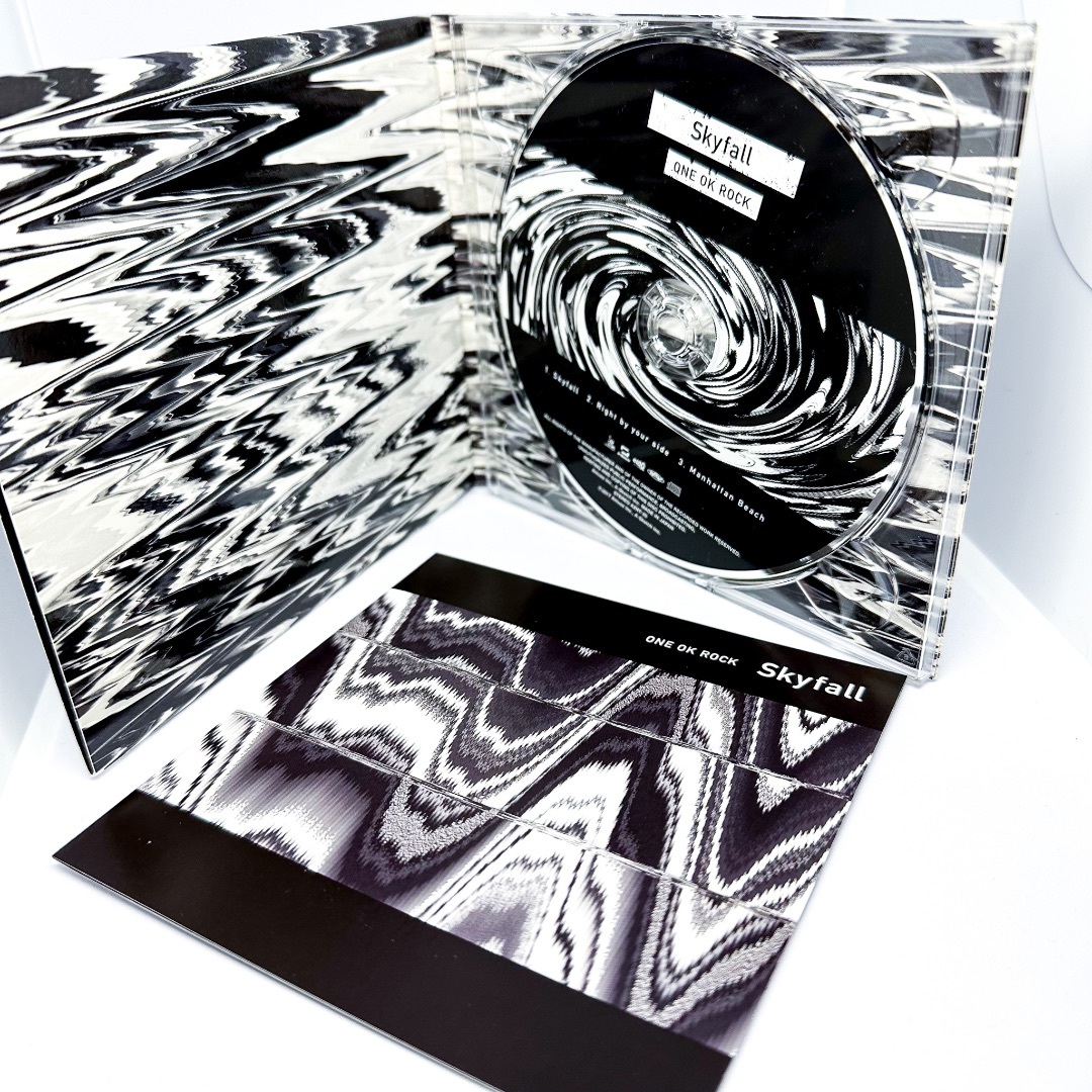美品　ONE OK ROCK "Skyfall" ライブ会場限定CD エンタメ/ホビーのCD(ポップス/ロック(邦楽))の商品写真