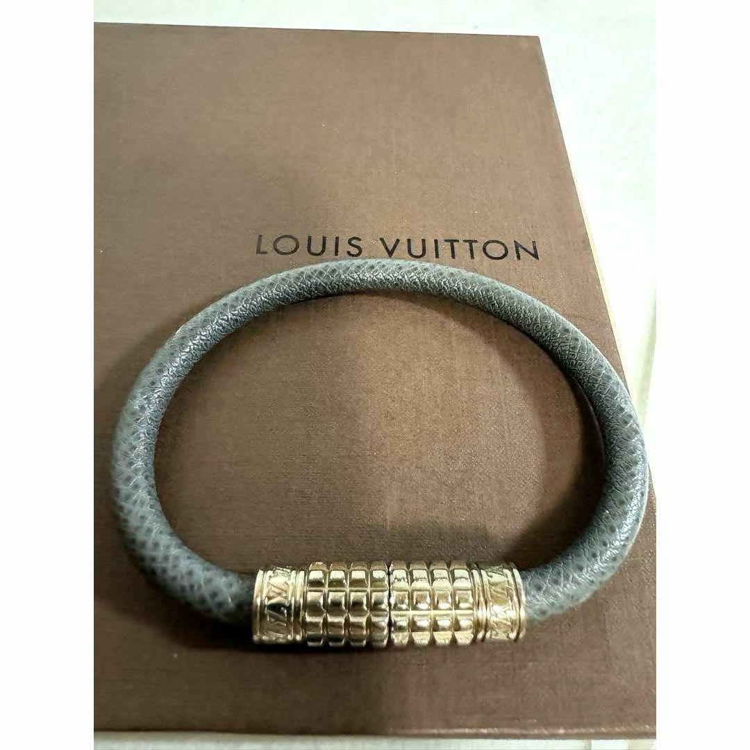 LOUIS VUITTON(ルイヴィトン)のLOUIS VUITTON タイガ ブレスレット メンズのアクセサリー(バングル/リストバンド)の商品写真