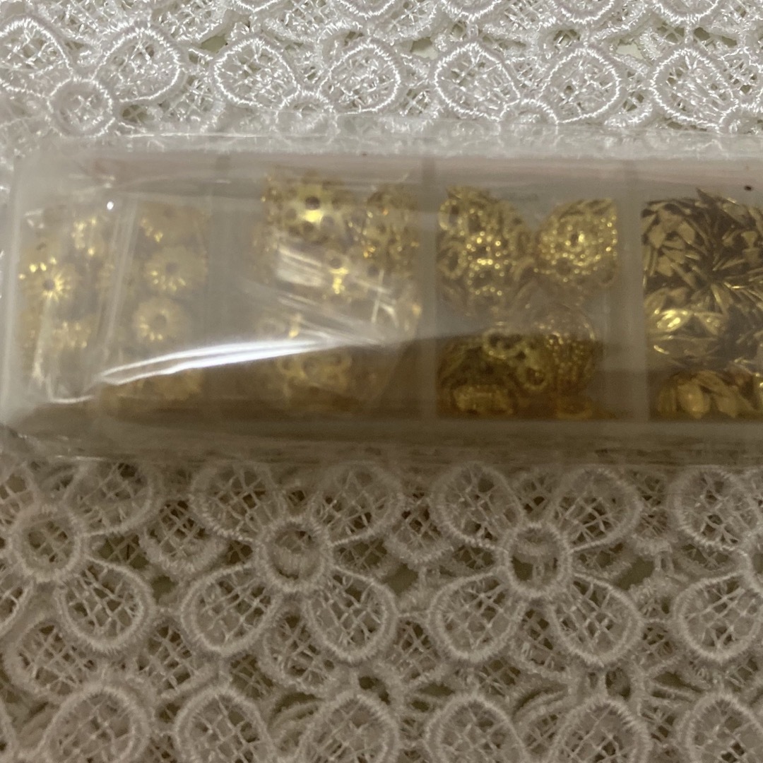 【訳ありアウトレット】花座 ビーズキャップ 7種セット  ハンドメイドの素材/材料(各種パーツ)の商品写真