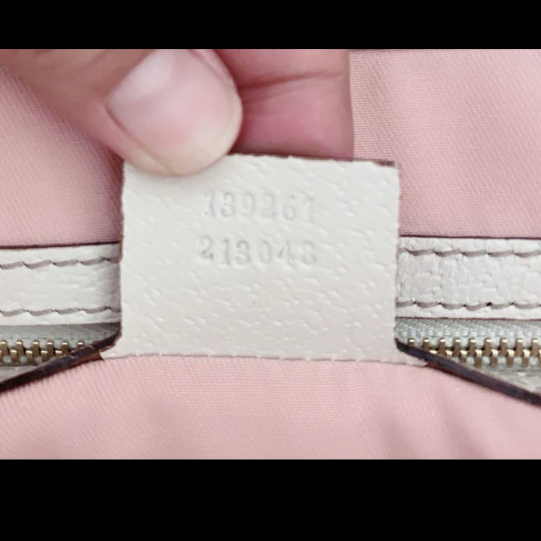 Gucci(グッチ)のグッチ GUCCI GGキャンバス チャーム付き ミニ トートバッグ  ピンク レディースのバッグ(トートバッグ)の商品写真