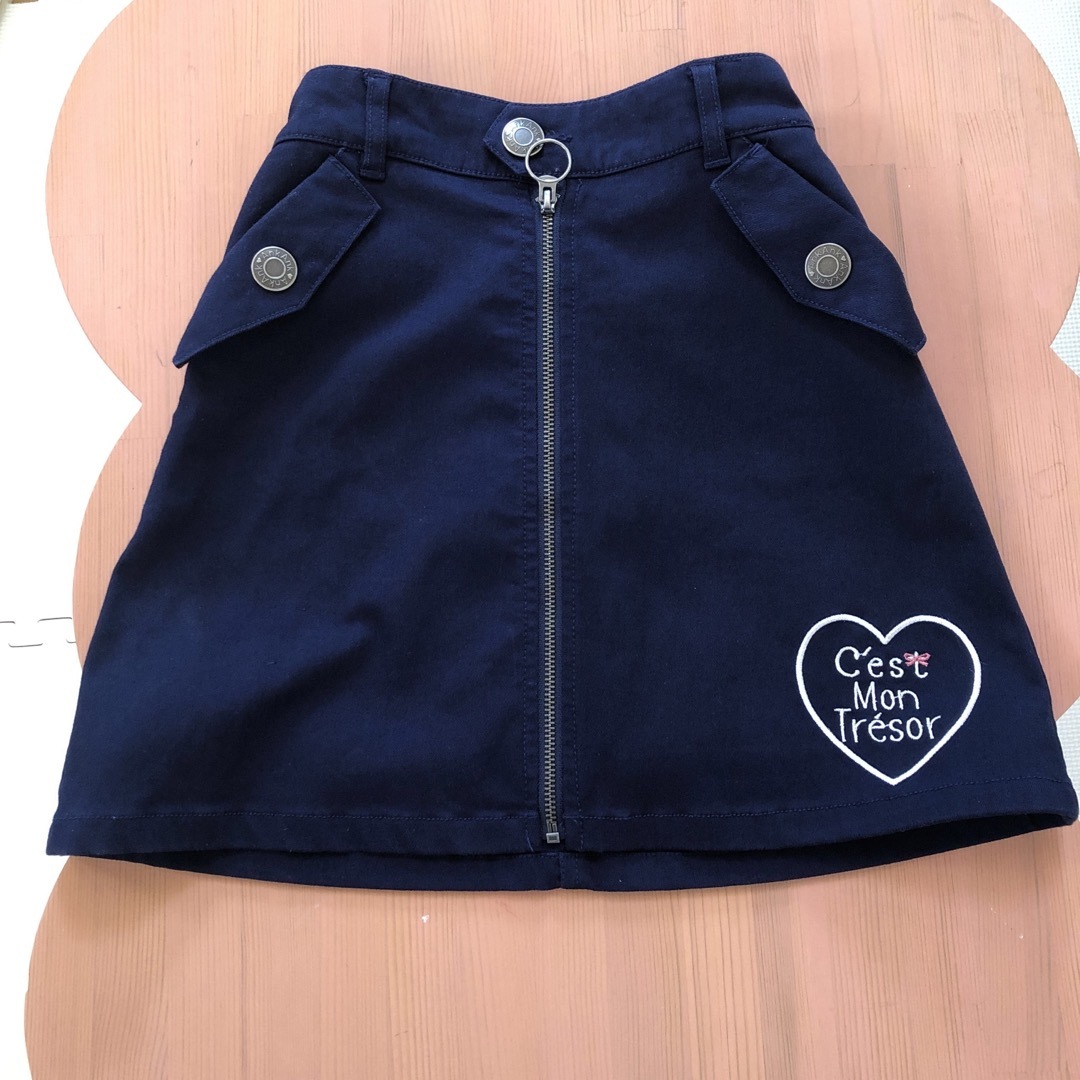 スカート　紺130 キッズ/ベビー/マタニティのキッズ服女の子用(90cm~)(スカート)の商品写真