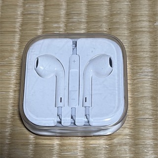 アップル(Apple)のiPhoneのイヤホンマイク　未使用(ヘッドフォン/イヤフォン)