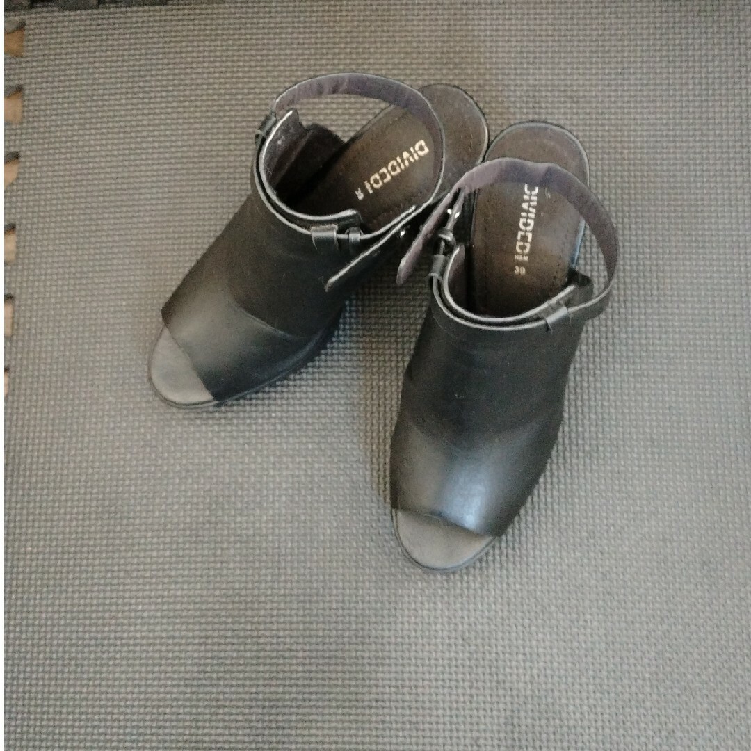 H&M(エイチアンドエム)の一度のみ着用★　H＆M　厚底デザインサンダル　24.5～25㎝　ブラック レディースの靴/シューズ(サンダル)の商品写真