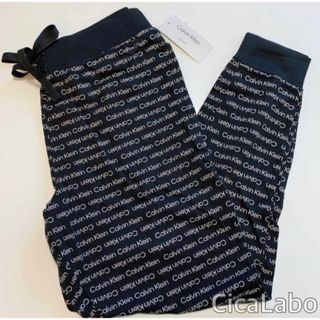 カルバンクライン(Calvin Klein)の【新品】カルバンクライン オールロゴ ジョガーパンツブラック S(ワークパンツ/カーゴパンツ)