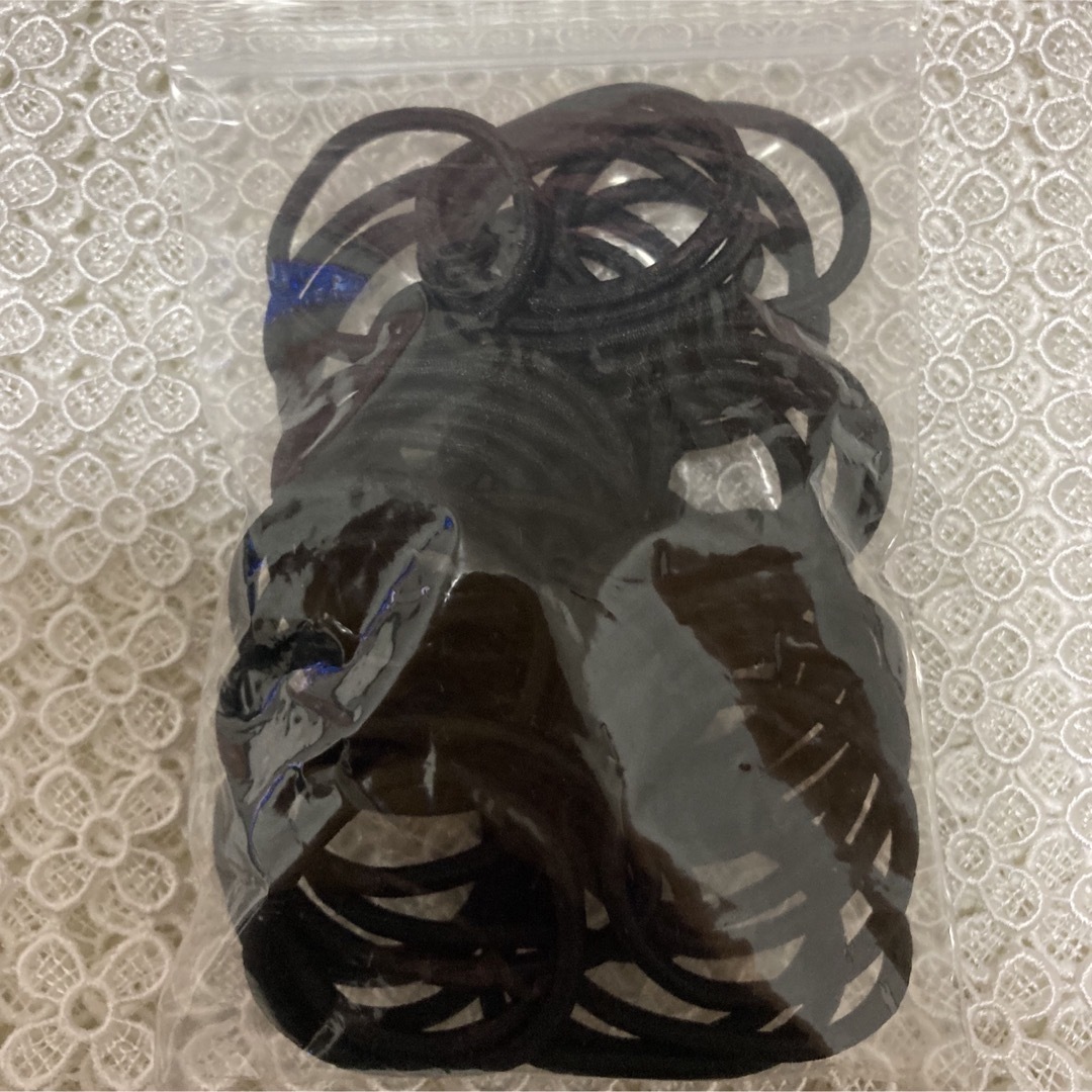 ヘアゴム 50本　ブラック ハンドメイドの素材/材料(各種パーツ)の商品写真