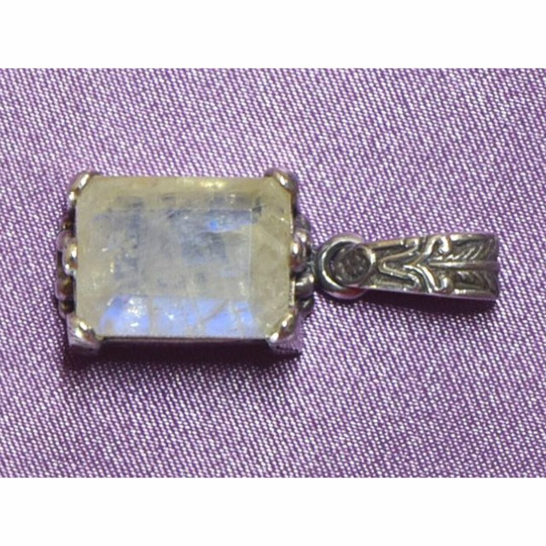 ZOCALO(ソカロ)のZOCALO Islamic Pendant Rainbow MoonStone メンズのアクセサリー(ネックレス)の商品写真