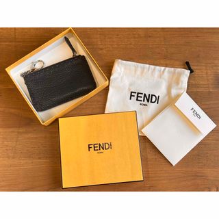 FENDI フェンディ コインケース ボックスチャームキーホルダー ブラック/イエロー 7AS029AGLSF1F1G