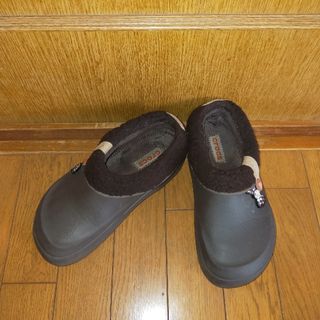 クロックス(crocs)のcrocs　冬仕様　ボアサンダル　23cm(サンダル)