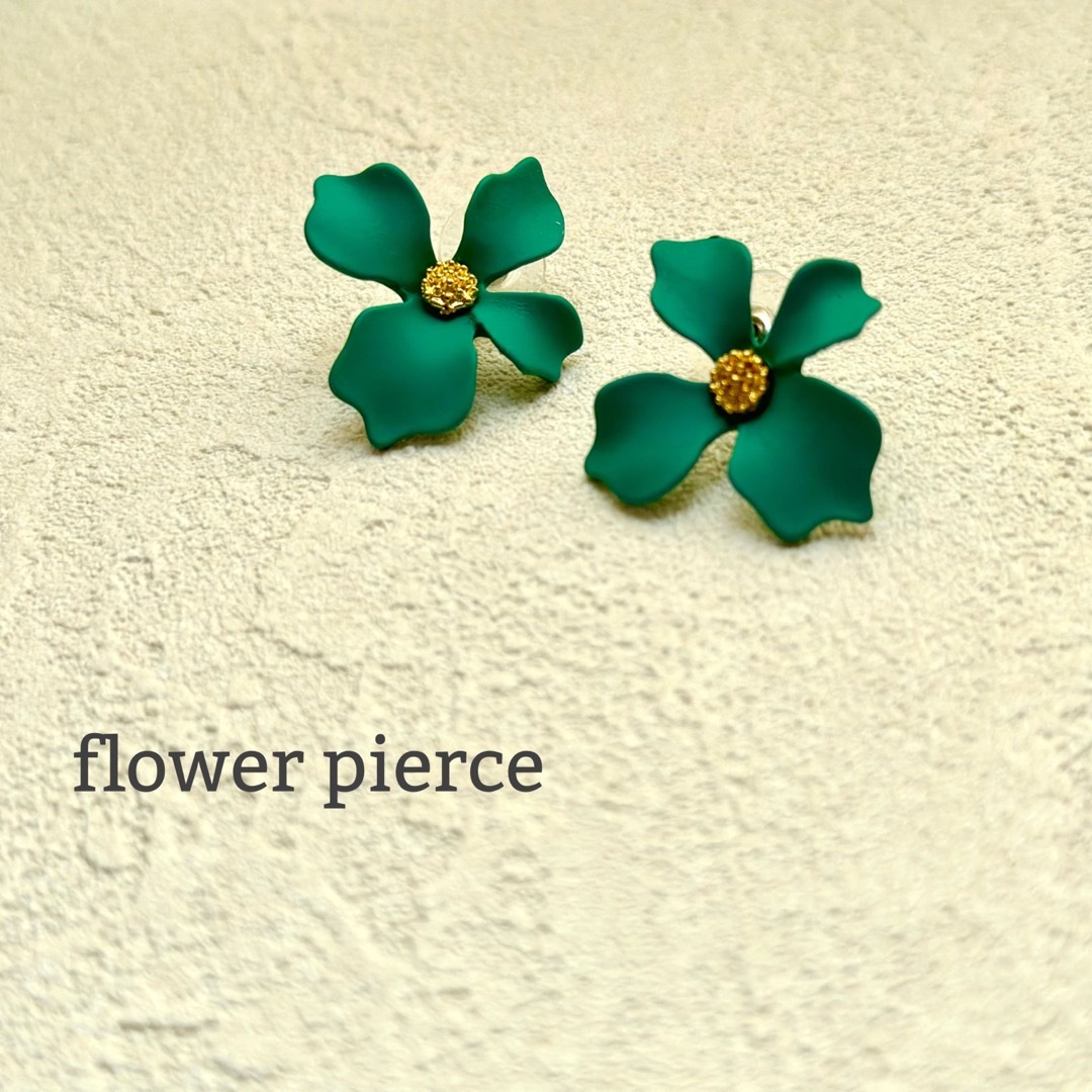 SALE‼️flower pierce ~green ~ レディースのアクセサリー(ピアス)の商品写真