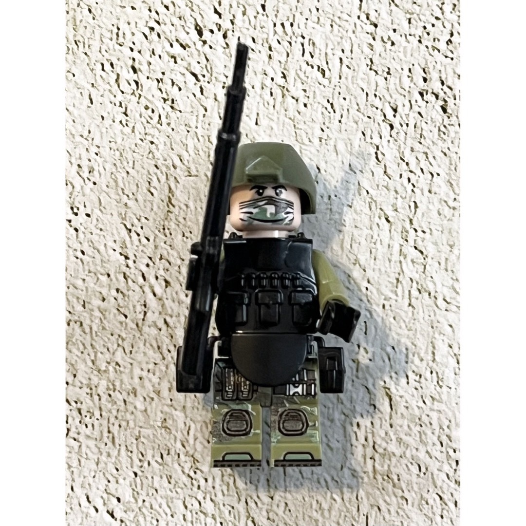 Lego(レゴ)のレゴ ミニフィギュア 軍隊８体＋軍犬４体セット エンタメ/ホビーのおもちゃ/ぬいぐるみ(模型/プラモデル)の商品写真