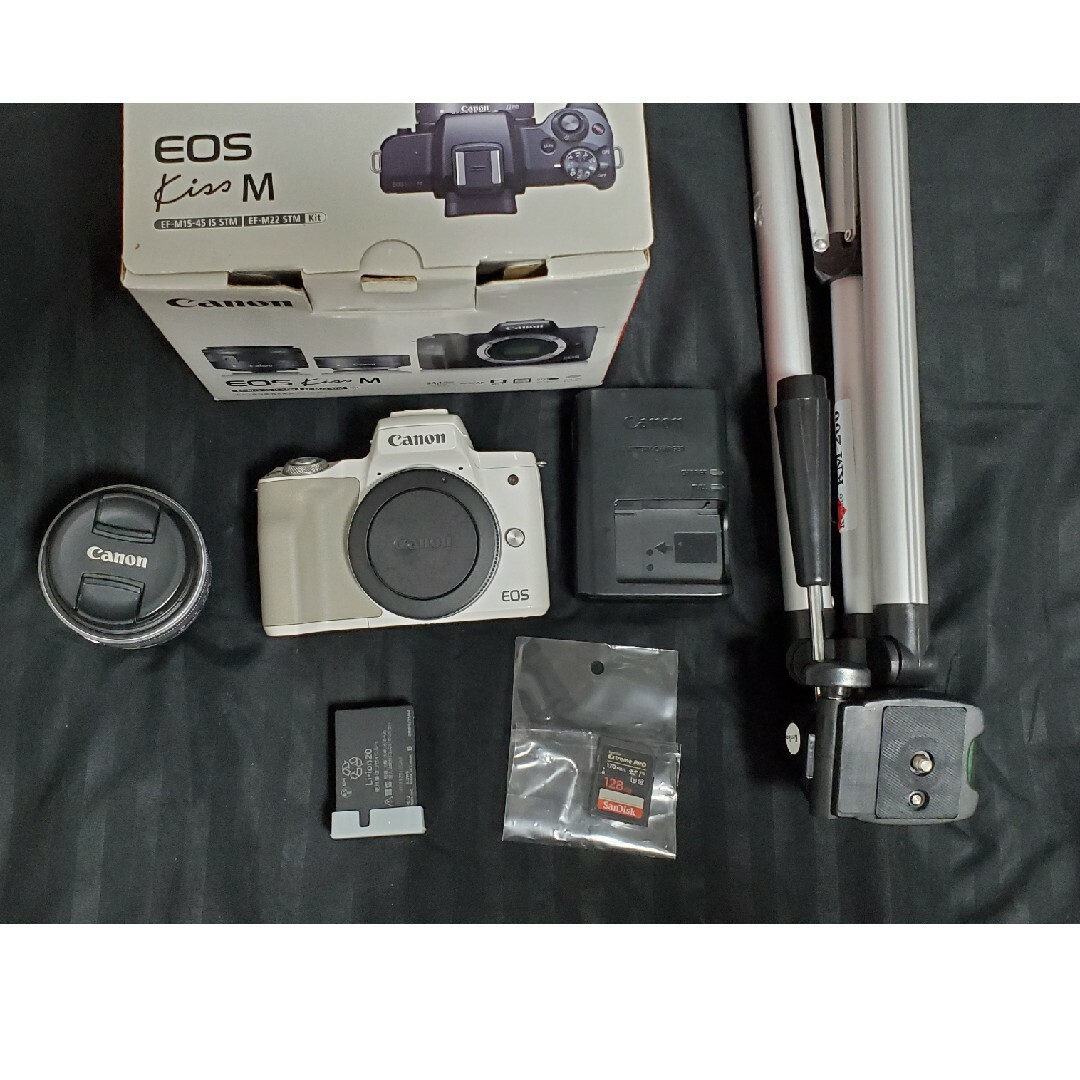 Canon(キヤノン)のBeautiful Canon EOS kiss M スマホ/家電/カメラのカメラ(コンパクトデジタルカメラ)の商品写真