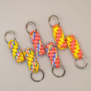 ハンドメイド キーチェーン チャーム パラコード ピンクx黄色x虹柄 6個(キーホルダー/ストラップ)