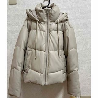 ザラ(ZARA)のZARA アウター コート　白　ホワイト　フード付　ショート丈(その他)