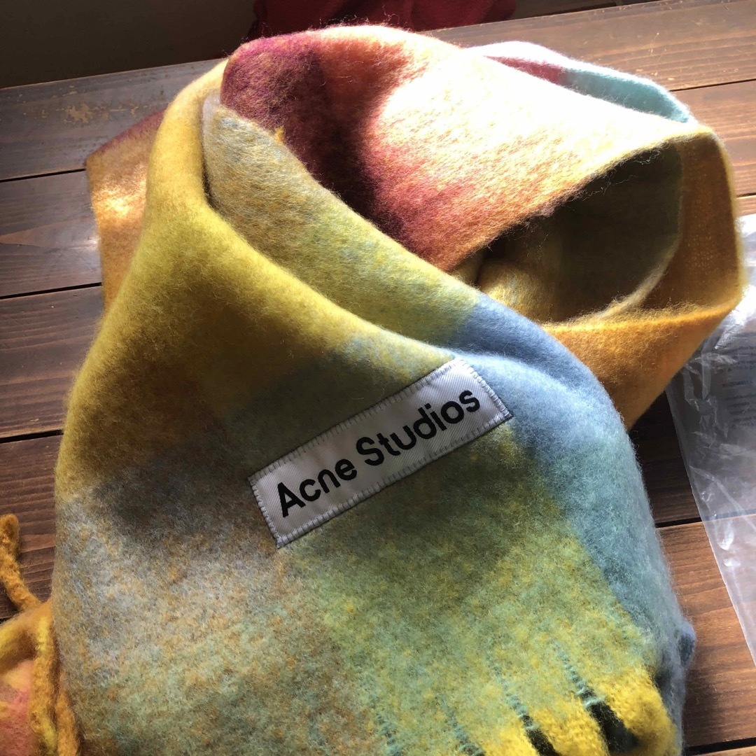 Acne Studios(アクネストゥディオズ)のacne studiosアクネマフラーショール❤️かわいいカラー レディースのファッション小物(マフラー/ショール)の商品写真