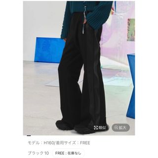 ハレ(HARE)のHARE フェイクレザーキリカエフレアパンツ(その他)