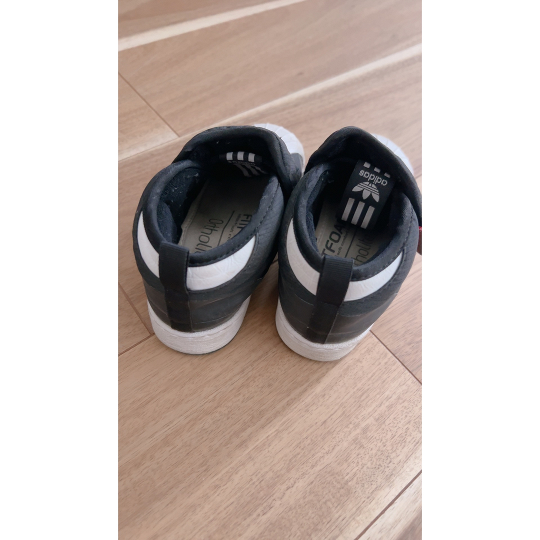 adidas(アディダス)のadidasキッズスニーカー16㎝ キッズ/ベビー/マタニティのキッズ靴/シューズ(15cm~)(スニーカー)の商品写真