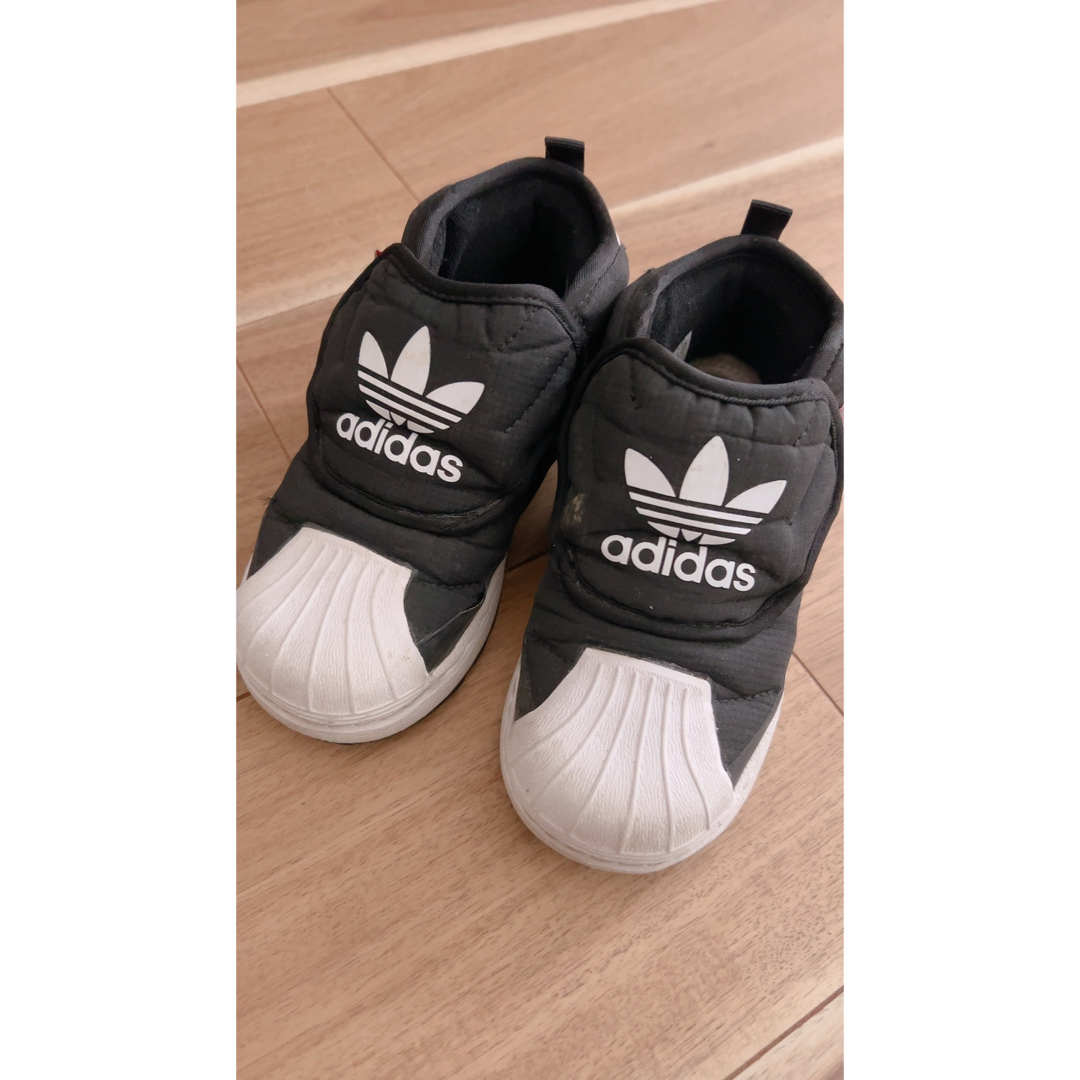 adidas(アディダス)のadidasキッズスニーカー16㎝ キッズ/ベビー/マタニティのキッズ靴/シューズ(15cm~)(スニーカー)の商品写真