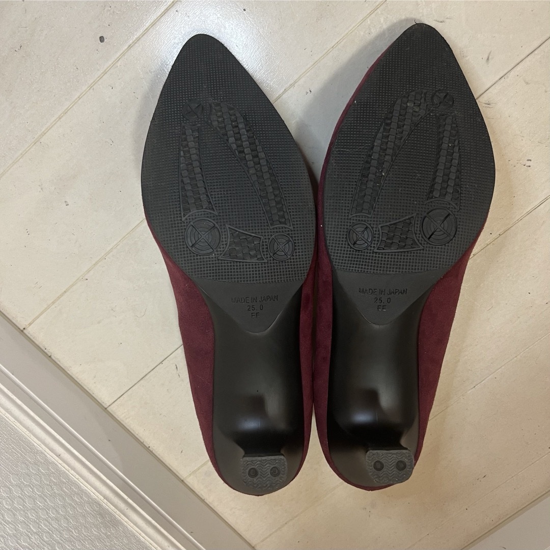 新品同様　KIREI スエード調　パンプス　25cmEE レディースの靴/シューズ(ハイヒール/パンプス)の商品写真