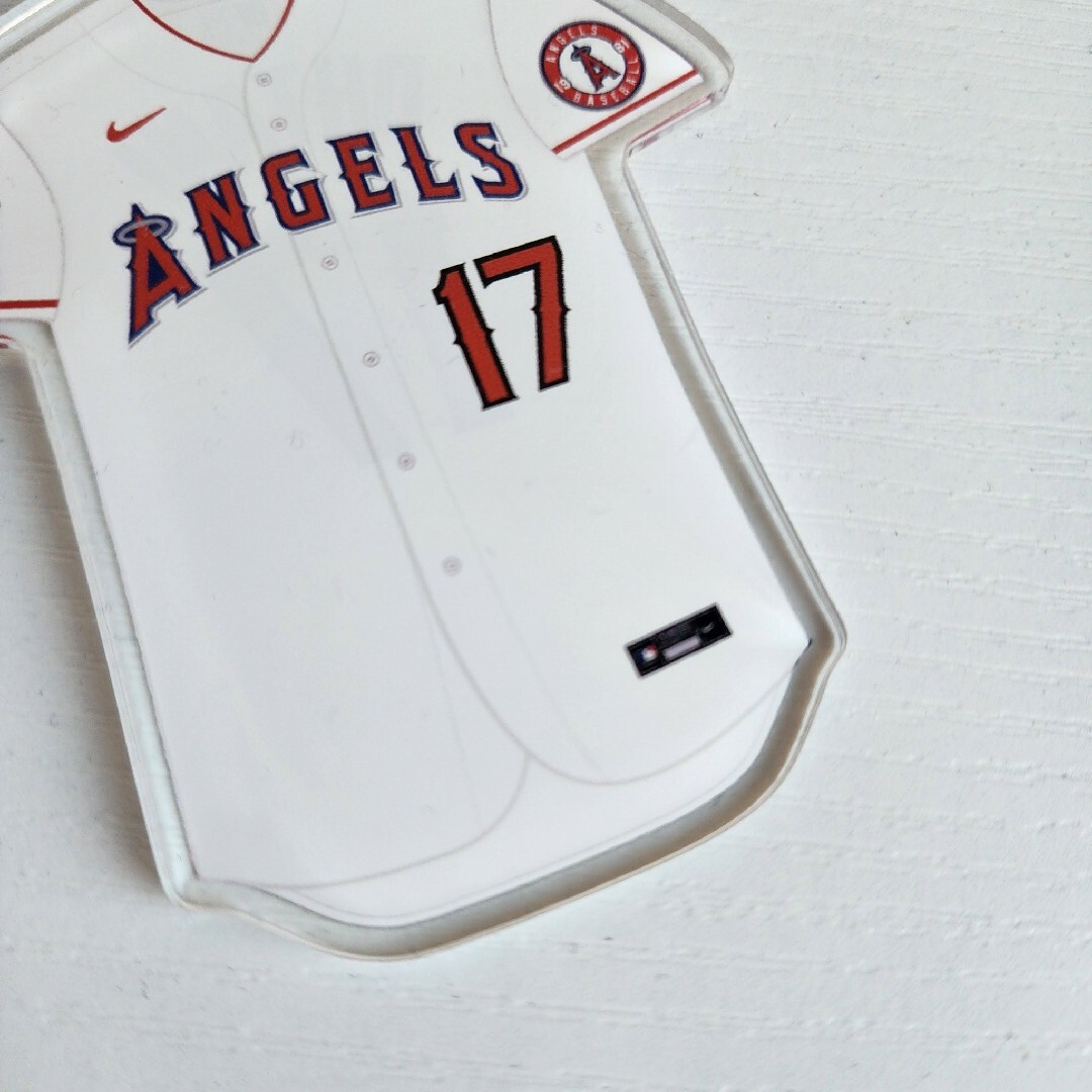 MLB　ロサンゼルス・エンゼルス　野球　ユニフォームキーホルダー　大谷翔平　白い スポーツ/アウトドアの野球(応援グッズ)の商品写真