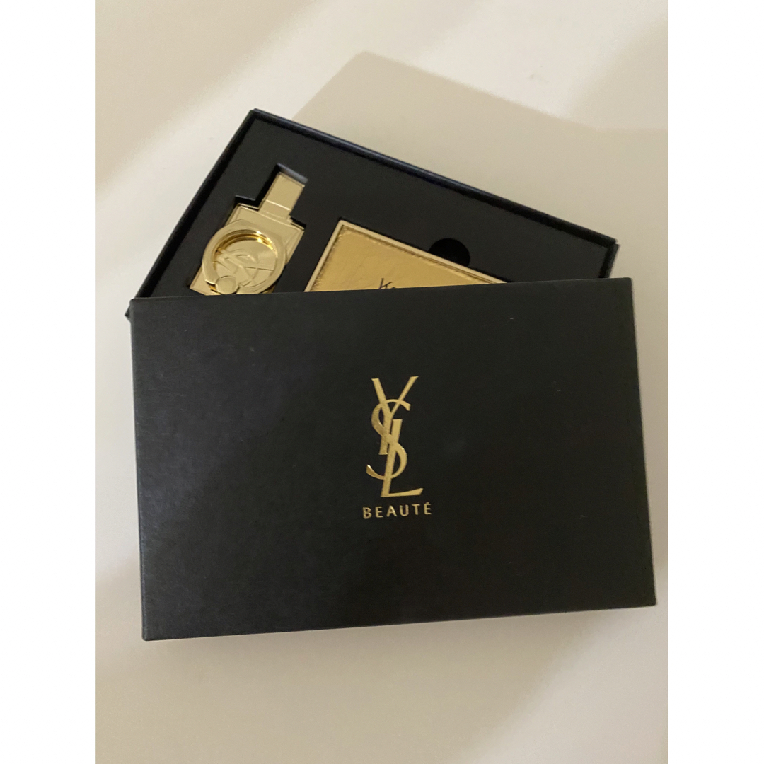 Yves Saint Laurent(イヴサンローラン)のイヴサンローラン　スマホリング ミラー 非売品　ノベルティ レディースのファッション小物(ミラー)の商品写真