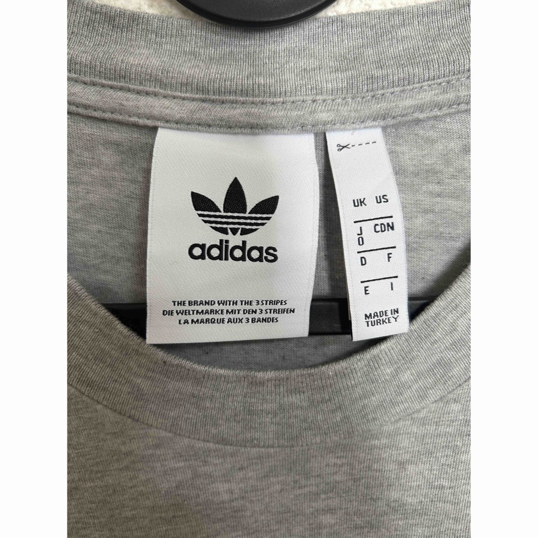 adidas(アディダス)のアディダスTシャツ　グレー　XL メンズのトップス(Tシャツ/カットソー(半袖/袖なし))の商品写真
