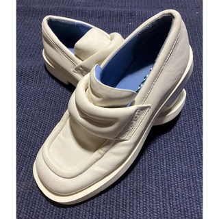 カンペール(CAMPER)のCAMPERLAB 1978 レザーローファー　ホワイト　白　靴　シンプル(その他)