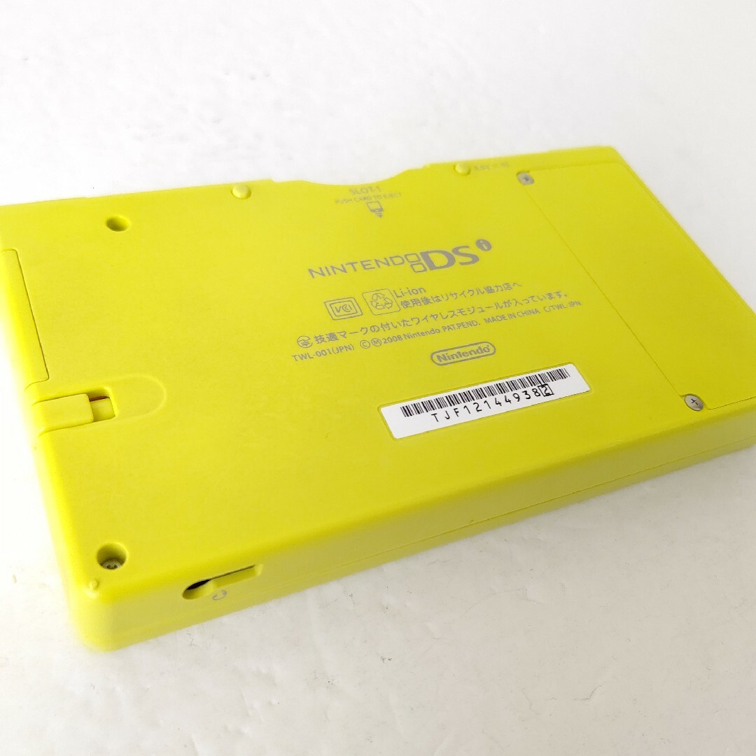 ニンテンドーDS(ニンテンドーDS)のNintendo　ニンテンドーDSi ライムグリーン　極美品　任天堂　ゲーム機 エンタメ/ホビーのゲームソフト/ゲーム機本体(携帯用ゲーム機本体)の商品写真