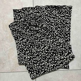 ponpon modern motif skirt