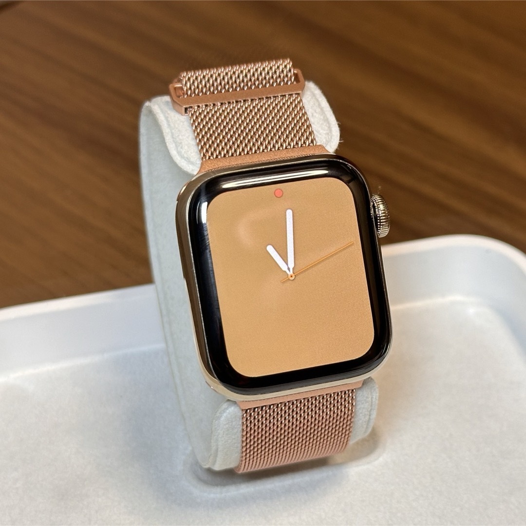 Apple Watch(アップルウォッチ)のApple Watch Series 6 40mm Gold ステンレス スマホ/家電/カメラのスマートフォン/携帯電話(その他)の商品写真